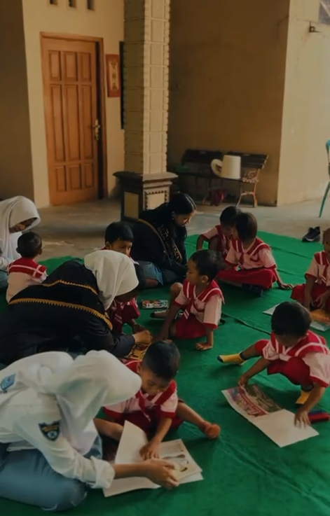 Buka Lapak Buku di Posyandu Dusun Keronggahan Desa Mejayan